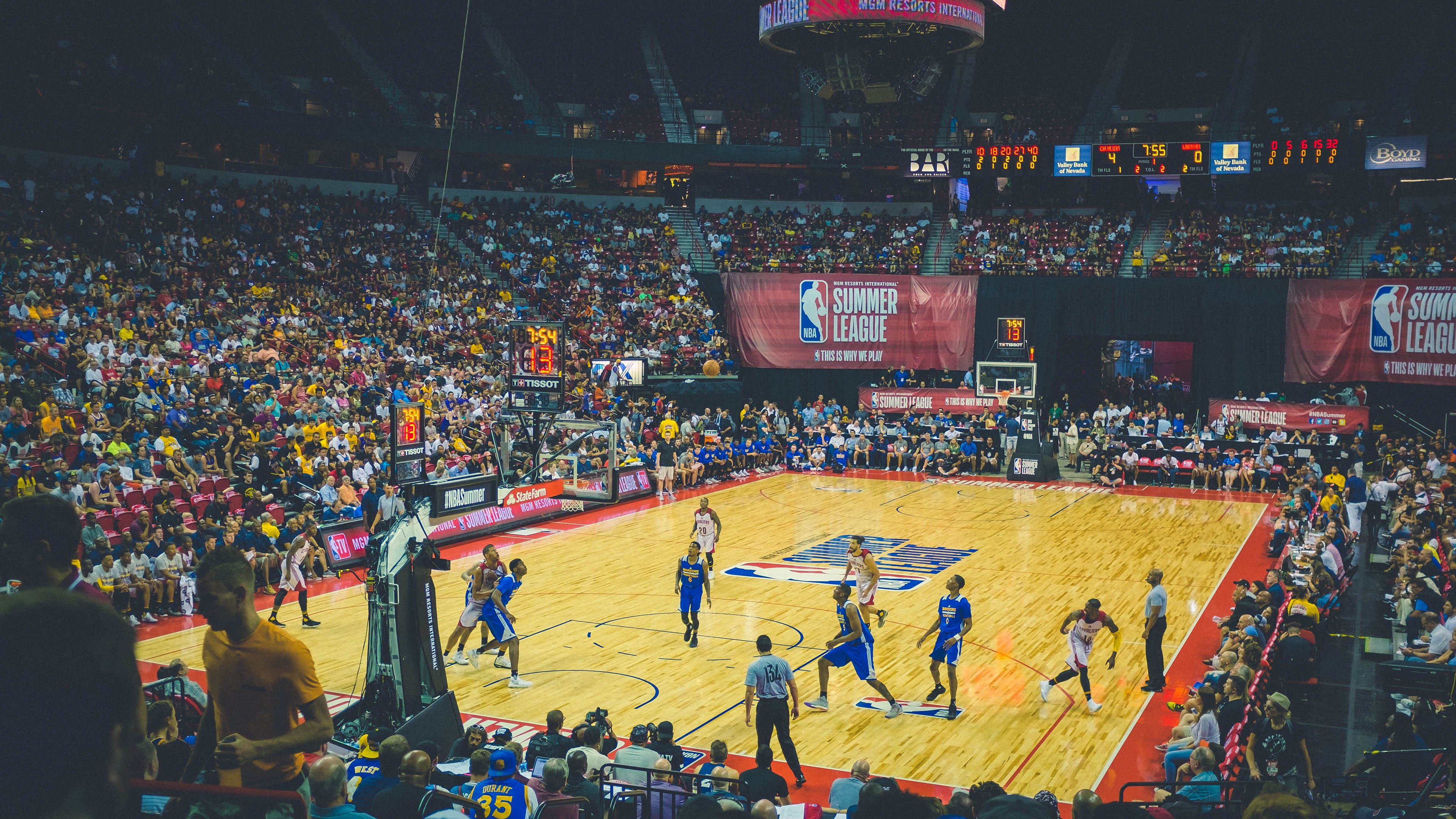 教练团队更新助力男队转型，教练带队